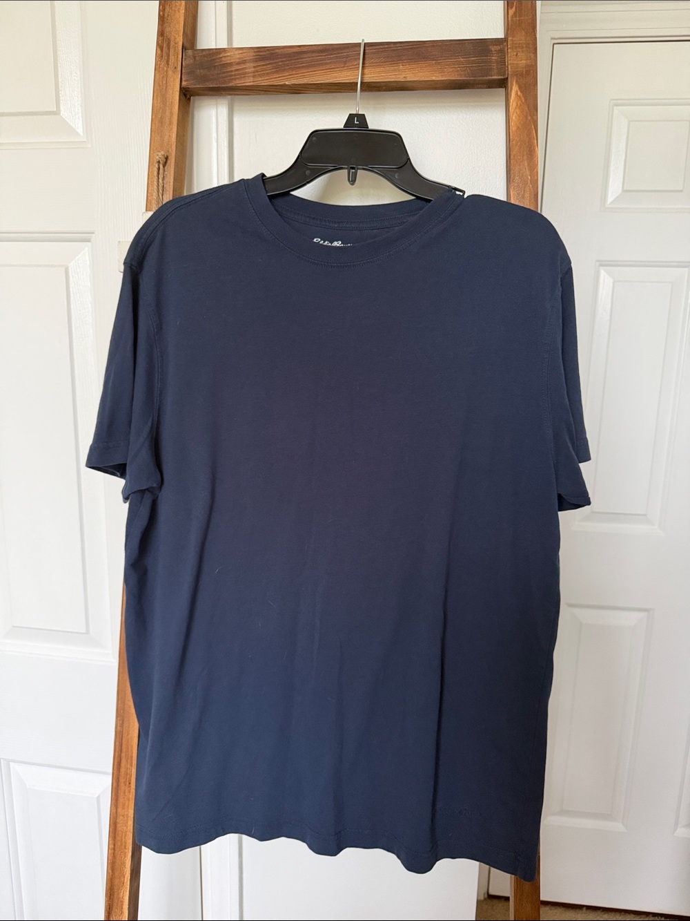 Eddie Bauer. Navy Short Sleeve Crew Tee. Large